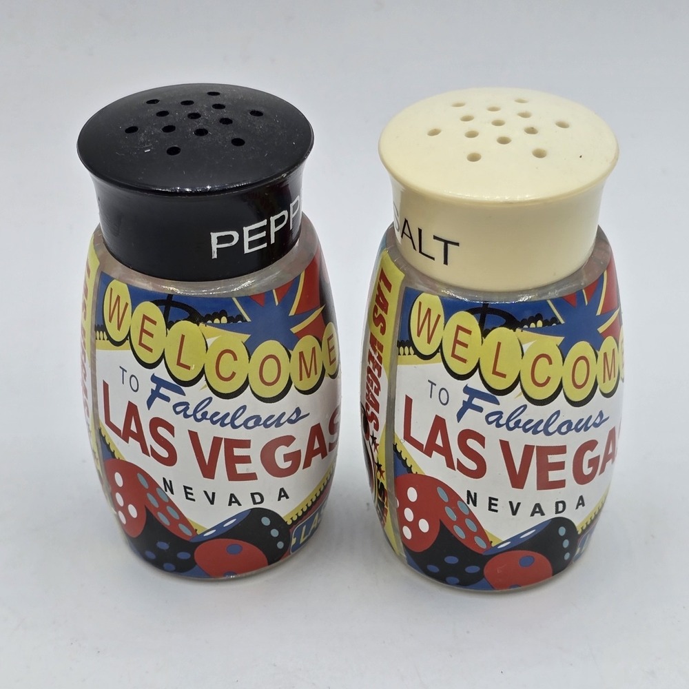 Welcome To Fabulous Las Vegas Souvenir Poker Cards  Salt and Pepper Shakers Vtg